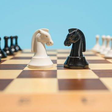 Gioco di scacchi come simbolo di gestione dei conflitti sul lavoro